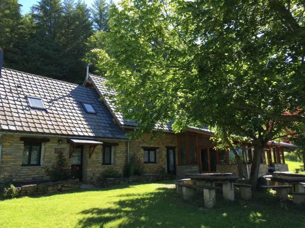 gîte d'étape La Bernadole GRP Tour du Val du Garbet